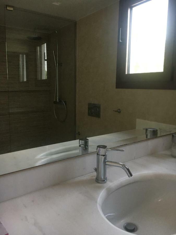 Villa Christina With Private Pool In Saronida, Near Stunning Beaches, Athens Airport & Sounio ภายนอก รูปภาพ